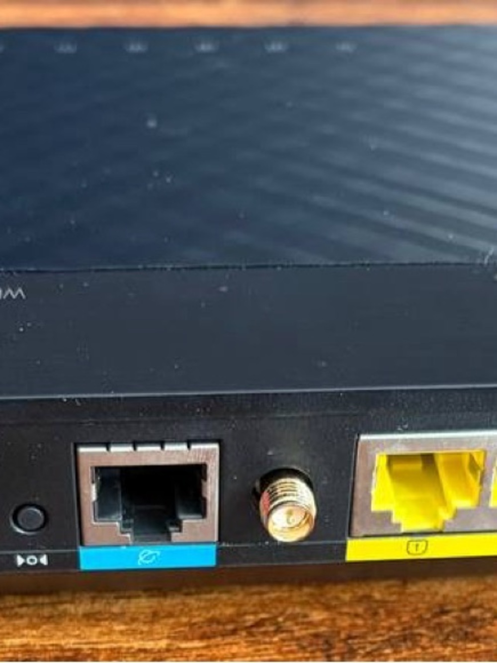 ASUS Black Plaid-Pattern Wireless Router - Picture 2 of 4